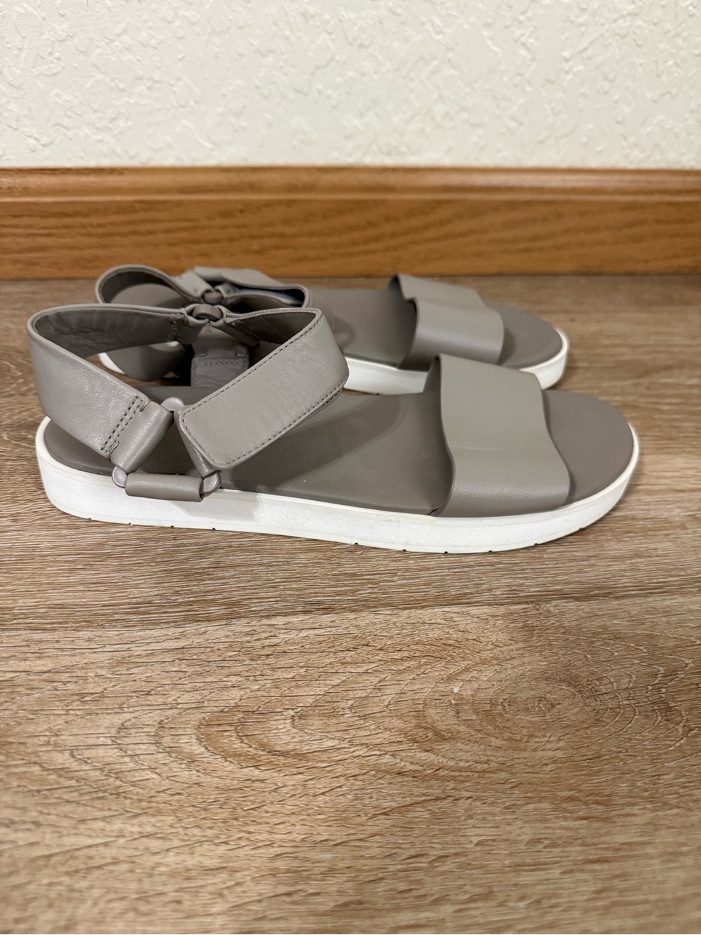 Vince Brennen Leather Platform Sandals Gray Wood Smoke Size US 7 EU 37.5 comfort